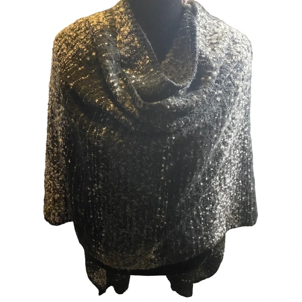 WOOLRICH Super Soft Grey/ Black/ White Gradient Serape Wrap Cape Poncho Pashmina